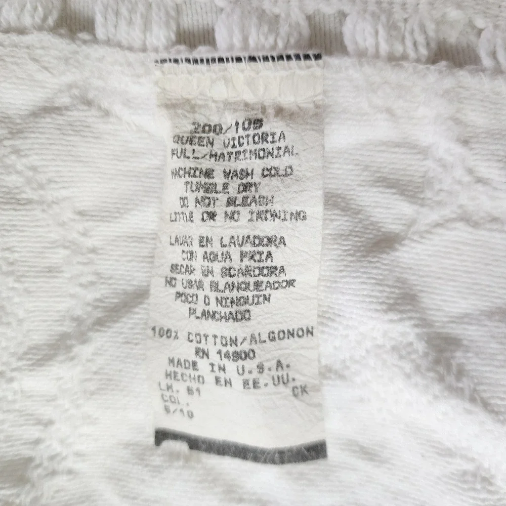 Queen Victoria White Cotton Fringe Matelasse Medallion Bedspread Full